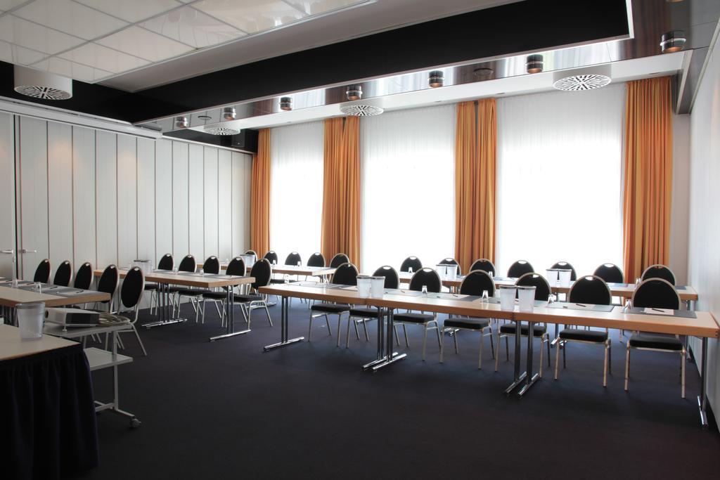 Relexa Hotel Bad Salzdetfurth Buitenkant foto