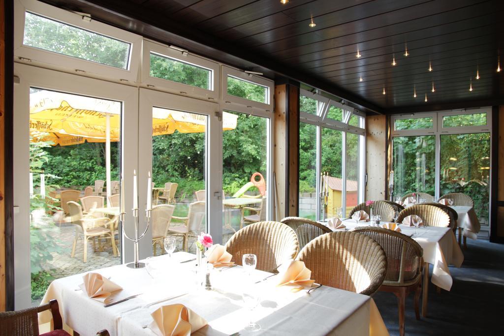 Relexa Hotel Bad Salzdetfurth Buitenkant foto