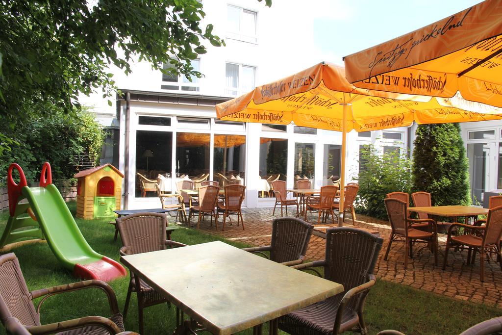 Relexa Hotel Bad Salzdetfurth Buitenkant foto
