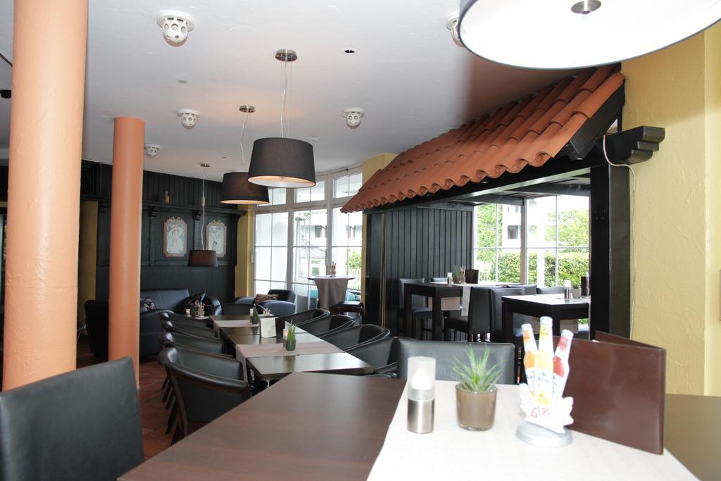 Relexa Hotel Bad Salzdetfurth Buitenkant foto