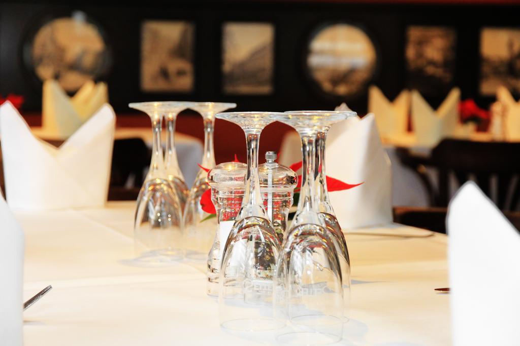 Relexa Hotel Bad Salzdetfurth Buitenkant foto